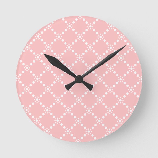 Baby Baby rosa mit weißen Blumen Round Clock (Front)
