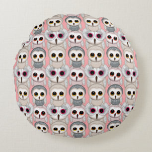 Baby Owls On Pale Pink Background Pattern Round Cushion