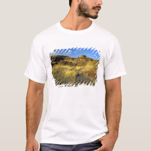 Badlands at Dinosaur Provincial Park in Alberta, T-Shirt