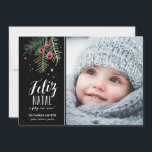 Bagas Vermelhas | Feliz Natal Holiday Card<br><div class="desc">Design moderno,  com uma ilustração tirada mão e tipografia.</div>