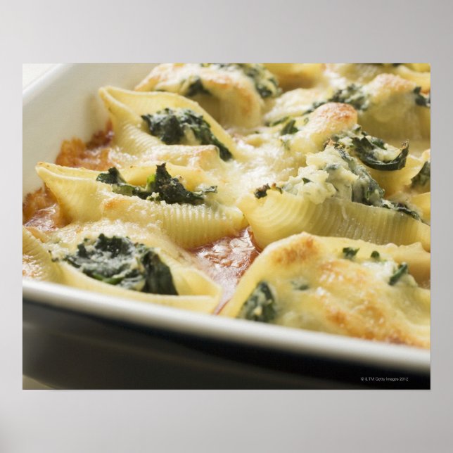 Baked pasta shells with spinach filling poster (Front)