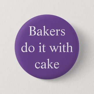 Bakers do it with cake 6 cm round badge