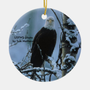 Bald Eagle in winter snow Ceramic Tree Decoration