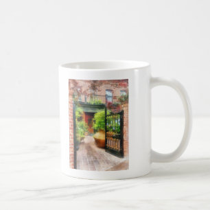 Baltimore - Restaurant Courtyard Fells Point Coffee Mug