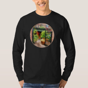 Baltimore - Restaurant Courtyard Fells Point T-Shirt
