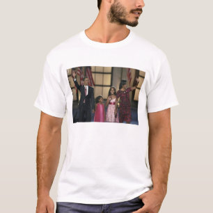 Barak Obama family wave at the last night of T-Shirt