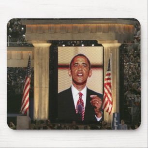 Barak Obama speaks at the last night of the Mouse Mat