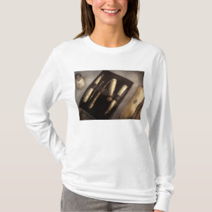 Barber - Shaving - The shaving kit T-Shirt