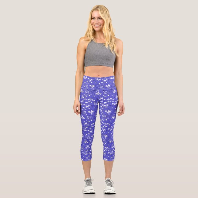 Baroque wallpaper - blue flower capri leggings (Front)