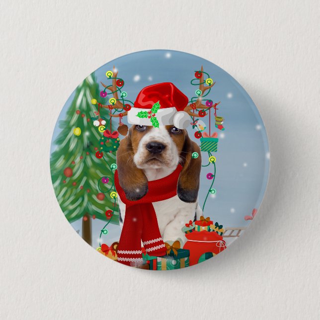 Basset Hound Dog in Snow with Christmas Gifts   6 Cm Round Badge (Front)
