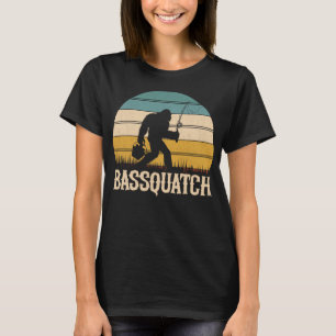 Bassquatch Funny Bigfoot Fishing Sasquatch Outfit T-Shirt