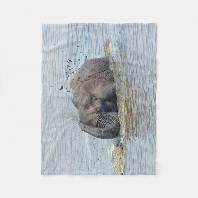Bathing elephant fleece blanket (Front)