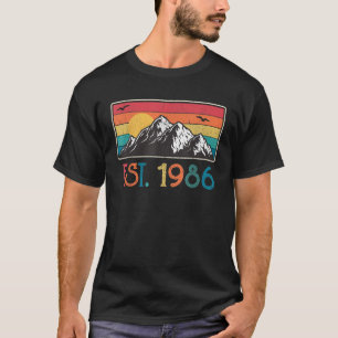 Bday 40 Year Old Design For Gift Vintage Retro T-Shirt