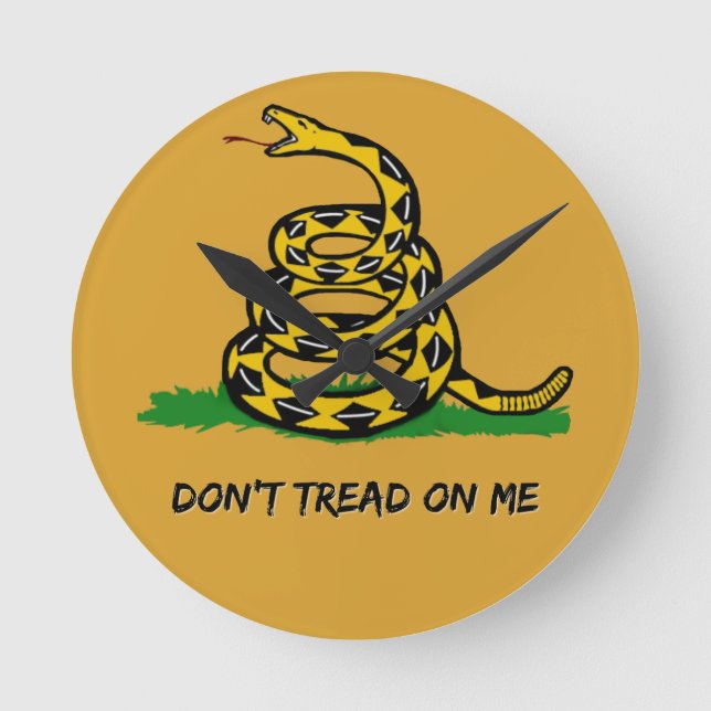 Be a true libertarian Don't tread on me  Round Clock (Front)