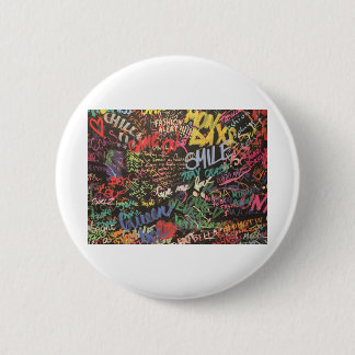Be happy graffiti 6 cm round badge