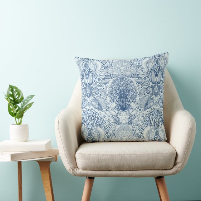Beach treasures in blue cushion (Chair)