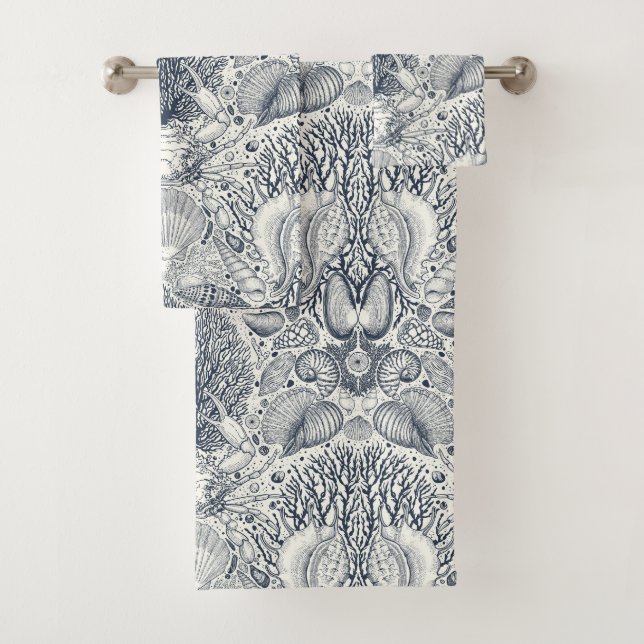 Beach treasures, seashells, crab, corals and seawe bath towel set (Insitu)