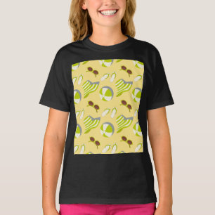 Beach vacay pattern with sunglasses and sun hat  T T-Shirt