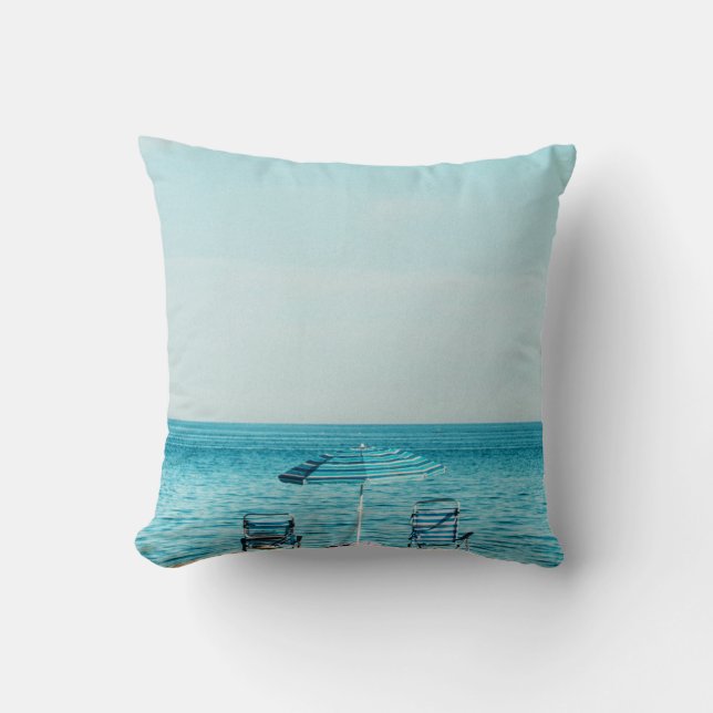 Beach with Parasol and beautiful horizon - Cushion (Front)