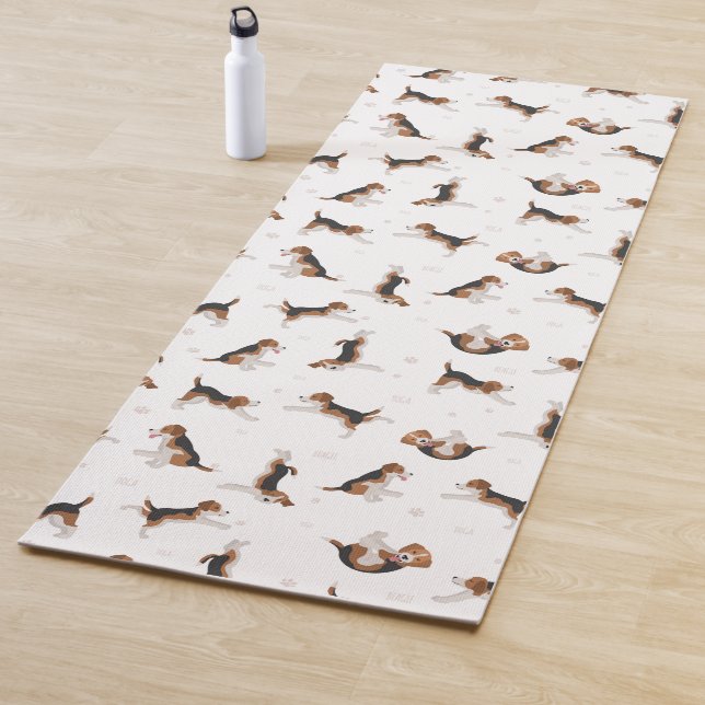 Beagle yoga pose yoga mat (In Situ)