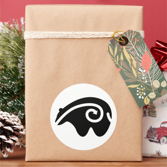 bear heartline classic round sticker (Holiday)