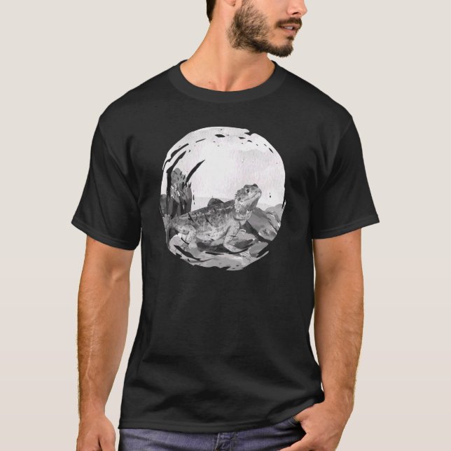 Bearded Dragon In Desert   Reptile Animal   Graphi T-Shirt (Front)