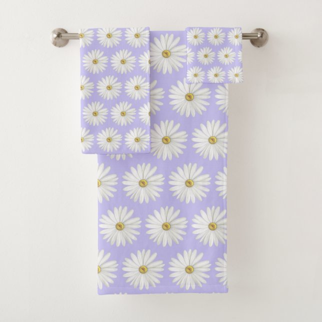Beautiful Daisy Flower Pattern on Light Periwinkle Bath Towel Set (Insitu)