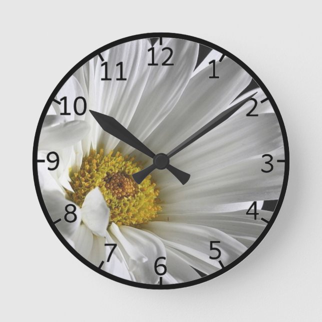 Beautiful Detailed Daisy Round Clock (Front)