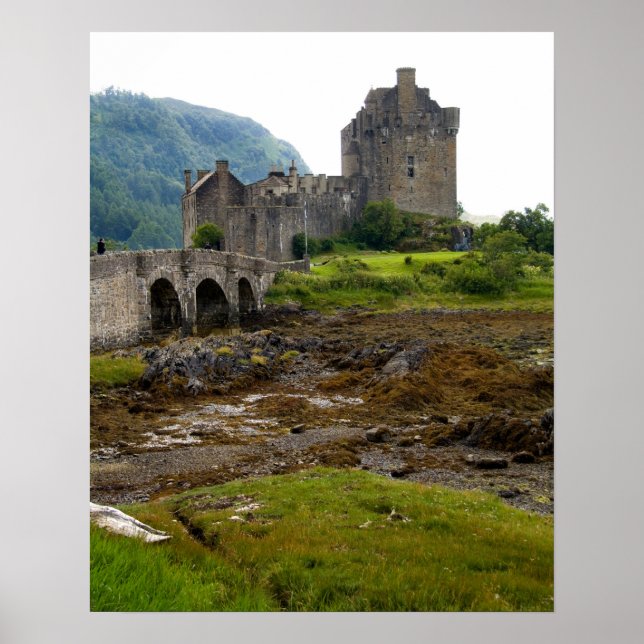 Beautiful Eileen Donan Castle in Western Dornie 2 Poster (Front)