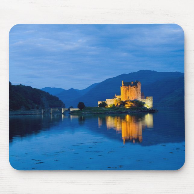 Beautiful Eileen Donan Castle in Western Dornie Mouse Mat (Front)