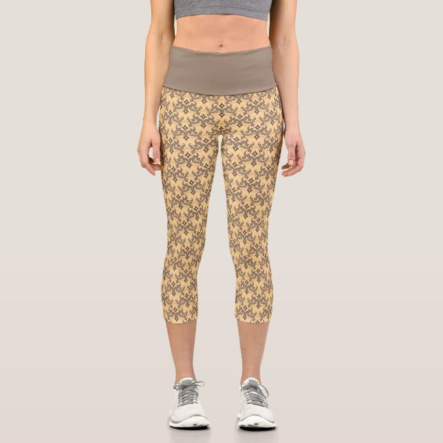 Beautiful ethnic Damascus pattern pointillism Capri Leggings (Front)
