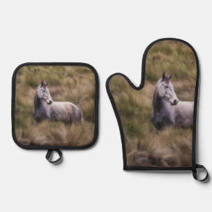 Beautiful Grey Coloured Horse Oven Mitt & Pot Holder Set