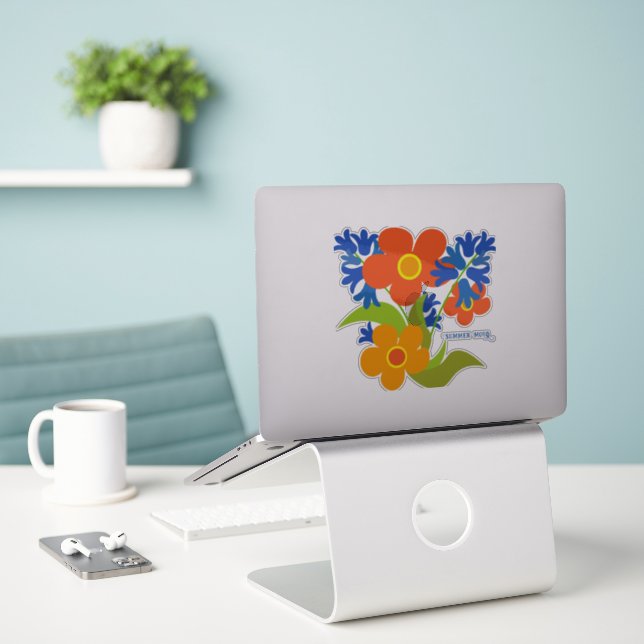 Beautiful simple summer floral design (Laptop On Desk)