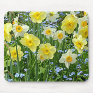 Beautiful yellow daffodil garden mouse mat