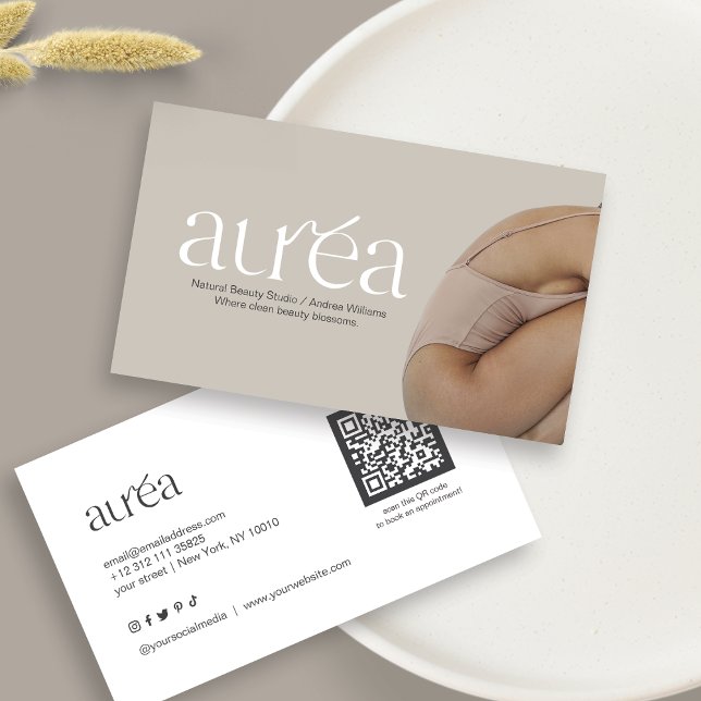 Beauty Service Business Card (Creator Uploaded)
