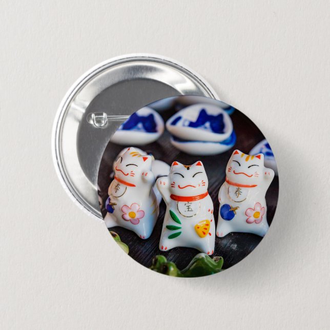 Beckoning cat figurines 6 cm round badge (Front & Back)