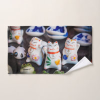 Beckoning cat figurines