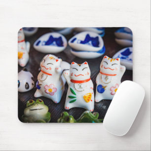 Beckoning cat figurines mouse mat