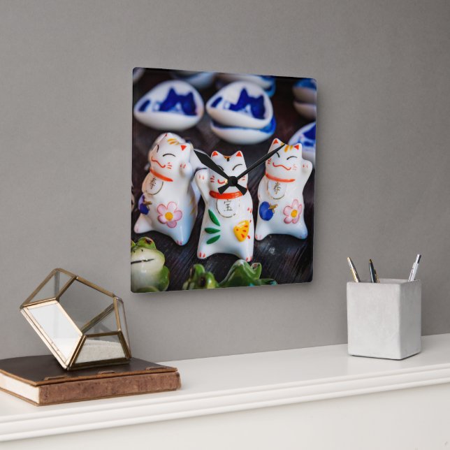 Beckoning cat figurines square wall clock (Office)