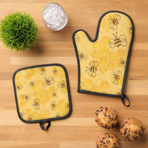 Bee Buzzing Honey Bees Cute Oven Mitt & Pot Holder Set
