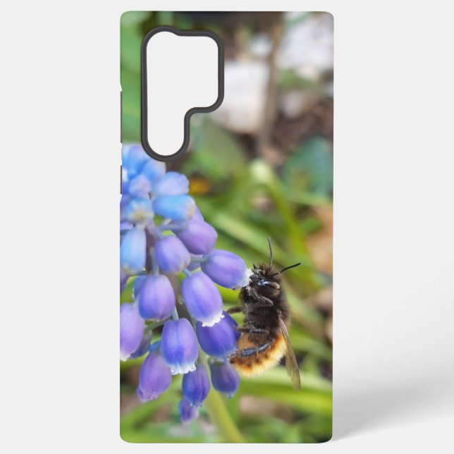 Bee on Muscari Armeniacum , Grape Hyacinth Samsung Galaxy S22 Ultra Case (Back)