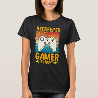 Beekeeper By Day Gamer By Night Humor Joke Honeyco T-Shirt