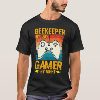 Beekeeper By Day Gamer By Night Humor Joke Honeyco T-Shirt