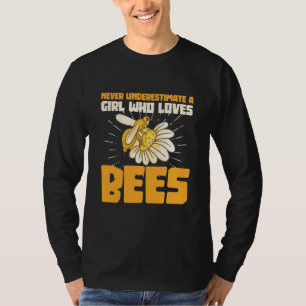 Beekeeper Gift   A Girl Who Loves Bees T-Shirt