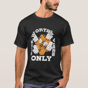 Beekeeping Enthusiast Artistic Honeycomb Queen Wom T-Shirt