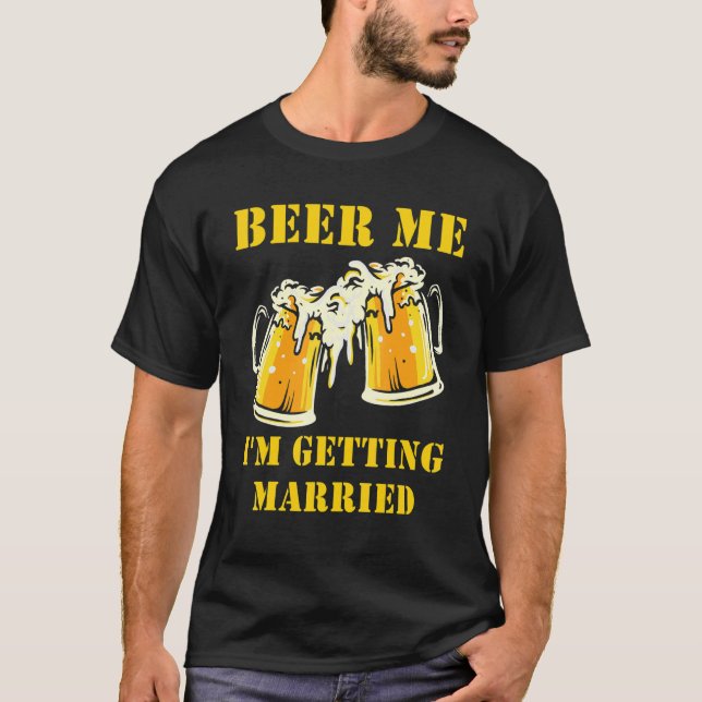 Beer Me I'm Getting Married Men Groom Bachelor Par T-Shirt (Front)