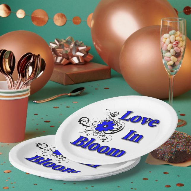 Begins With A Kiss Collection  Paper Plates (Multi)