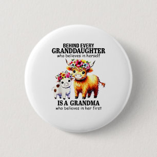 Behind Every Granddaughter Who Believes In Herself 6 Cm Round Badge
