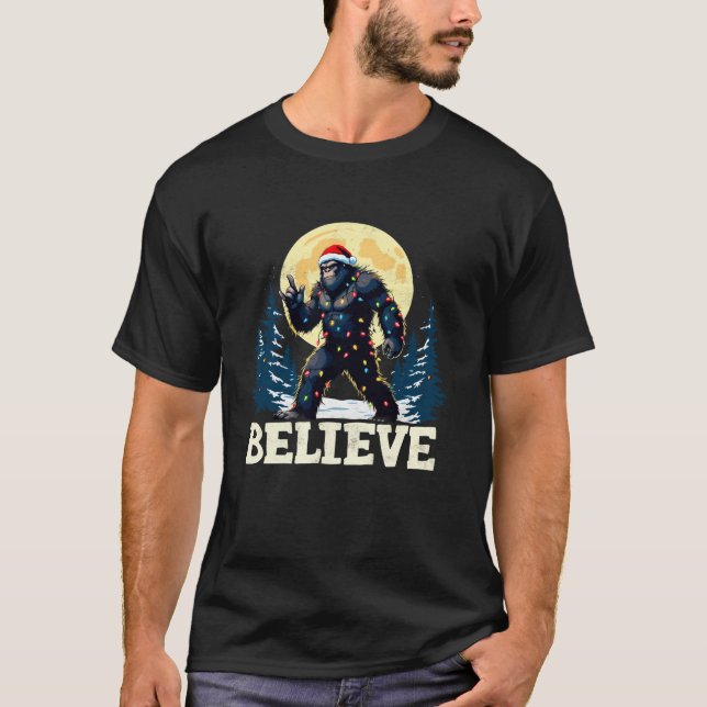 Believe Sasquatch Bigfoot Yeti Santa Christmas Lig T-Shirt (Front)