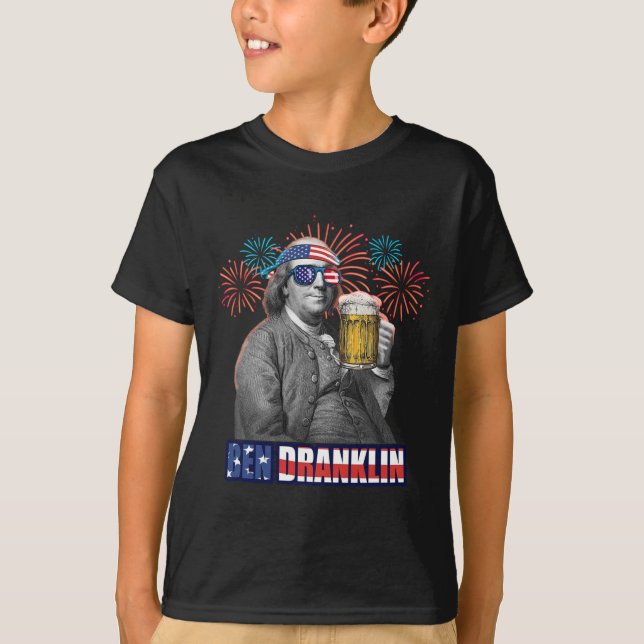 Ben Franklin Celebrating Independence Day. Ben Dra T-Shirt (Front)